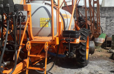Vende-se 01 Pulverizador Jacto Columbia AD18 de 2000 litros Eletrônico.. Tel.: 34-3822-5989 – MULTSOLDAS – Patos de Minas – MG. multsoldas.patos@terra.com.bv e n d i d o