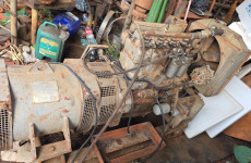 Vende-se Conjunto moto gerador 40 kva equipado com motor mwm 4 cc todo revisado com painéis de instrumentos anexos ok; Tel/Zap: 34-99976-4756 - Eugênio Landim.