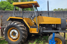 Vende-se Trator valmet 880 4x2 revisado pneus novos. Tel/Zap: 34-99976-4756 - Eugênio Landim.