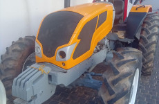 Vende-se Trator Valtra A850. Tel.: 34-99985-1647 José Henrique;
