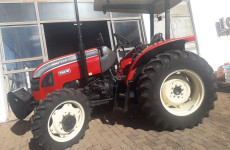 Vende-se 01 Yanmar 1060 4x4.Tel/Zap.: 34-3822-5500 – Roberto – Patos de Minas – MG. iamaqvendas@yahoo.com.br