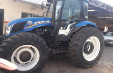 Vende-se um New Holland TL 85/2018 4x4, Cabinado. Tel/Zap.: 34-3822-5500 – Roberto – Patos de Minas – MG. iamaqvendas@ya