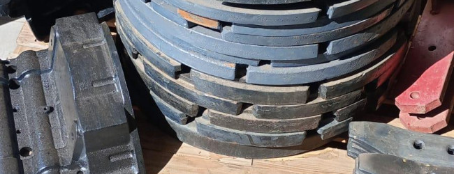 Contra Pesos Traseiro e Dianteiro para Tratores. Tel.:34-3822-5989 - MULTSOLDAS - Patos de Minas - MG. E-mail: multsoldas.patos@terra.com.br