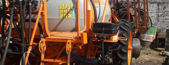 Vende-se 01 Pulverizador Jacto Columbia AD18 de 2000 litros Eletrônico.. Tel.: 34-3822-5989 – MULTSOLDAS – Patos de Minas – MG. multsoldas.patos@terra.com.bv e n d i d o