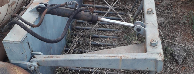 01 Garfo para Silo, com Pistão para Fechamento.