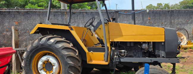 Vende-se Trator valmet 880 4x2 revisado pneus novos. Tel/Zap: 34-99976-4756 - Eugênio Landim.