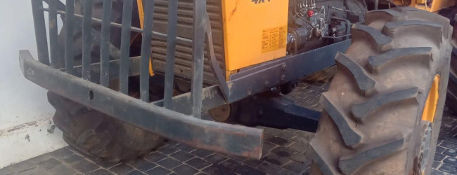 Vende-se Trator Valmet 118/4 sem braços do hidráulico Tel.: 34-99985-1647 José Henrique;