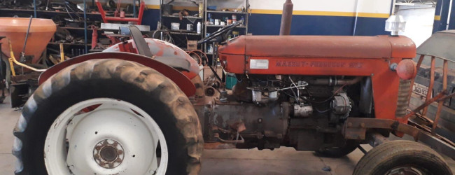 Vende-se 01 Massey Ferguson 50X motor retificado. Tel.: 34-3822-5989 – MULTSOLDAS – Patos de Minas – MG. multsoldas.patos@terra.com.br