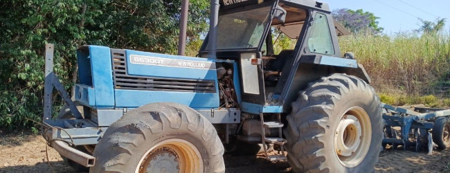 Vende-se -01 New Holland 8630/96. Tel.:: 34-99769-0552 - Célio.