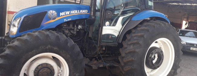 Vende-se um New Holland TL 85/2018 4x4, Cabinado. Tel/Zap.: 34-3822-5500 – Roberto – Patos de Minas – MG. iamaqvendas@ya