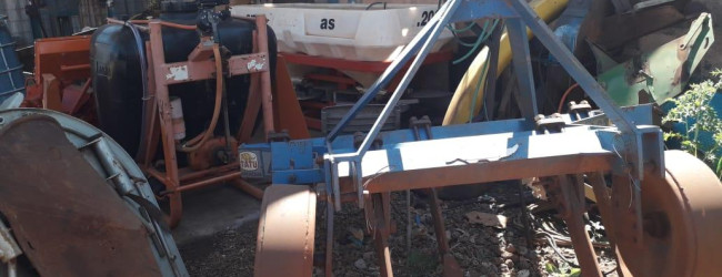 Vemde-se 01 Subsolador de 5 jastes, fixo. Tel.:34-3822-5989 - MULTSOLDAS - Patos de Minas - MG. E-mail: multsoldas.patos@terra.com.br